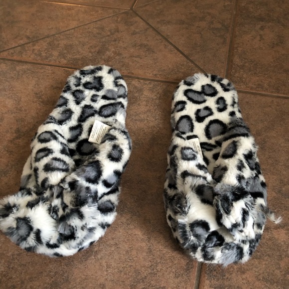 3 pairs house slippers size 7 - Picture 5 of 6